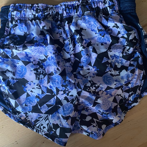 Nike Dri Fit Junior Size Medium Blue/Purple Design-Perfect Condition - Picture 3 of 3